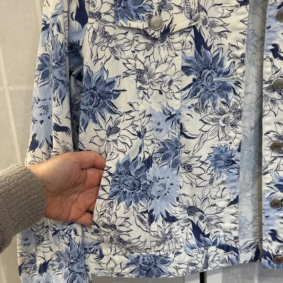 Pendleton Vintage White Denim Jacket with Blue Floral Print Size M - Picture 5 of 6
